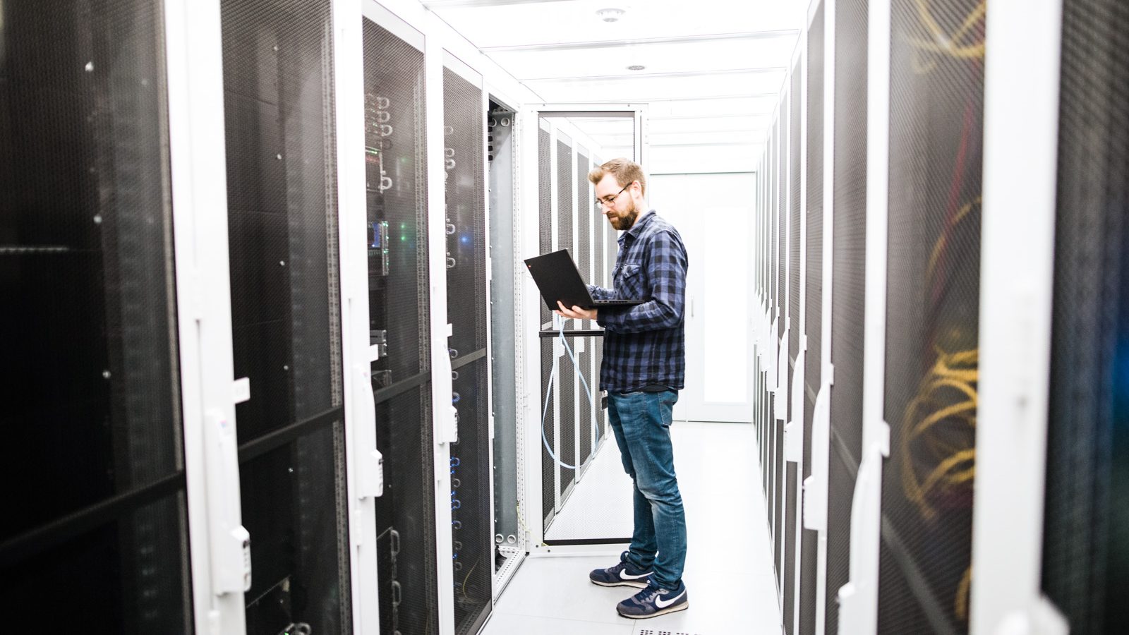 Portus-Data-Centers-Products-Smart-Hands